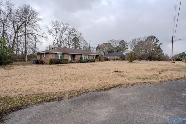 102 Cedar Lane, Moulton, AL 35650