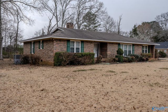102 Cedar Lane, Moulton, AL 35650