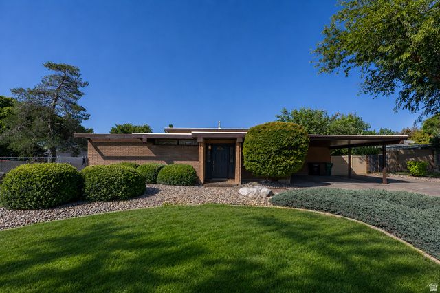 842 ASPEN EAST DR, Layton, UT 84041