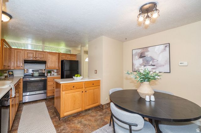 842 ASPEN EAST DR, Layton, UT 84041