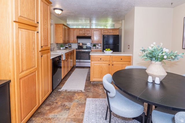 842 ASPEN EAST DR, Layton, UT 84041