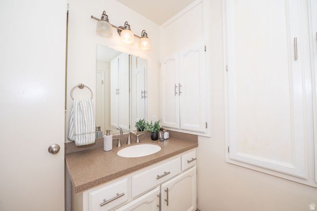 842 ASPEN EAST DR, Layton, UT 84041