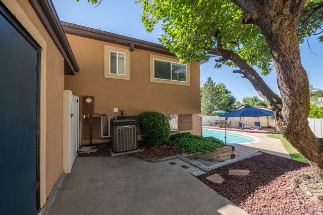 842 ASPEN EAST DR, Layton, UT 84041