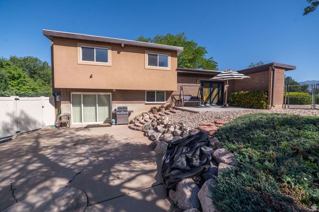 842 ASPEN EAST DR, Layton, UT 84041