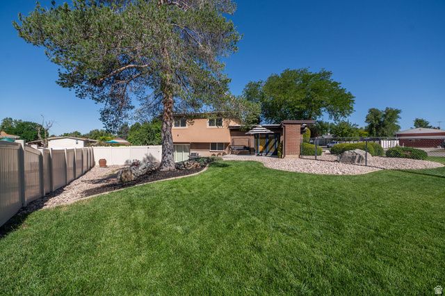 842 ASPEN EAST DR, Layton, UT 84041