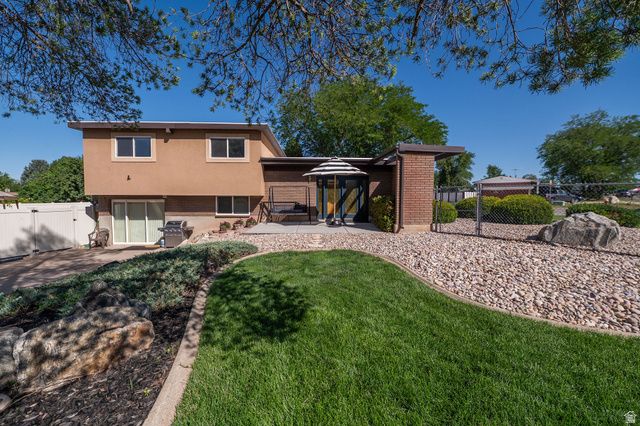 842 ASPEN EAST DR, Layton, UT 84041