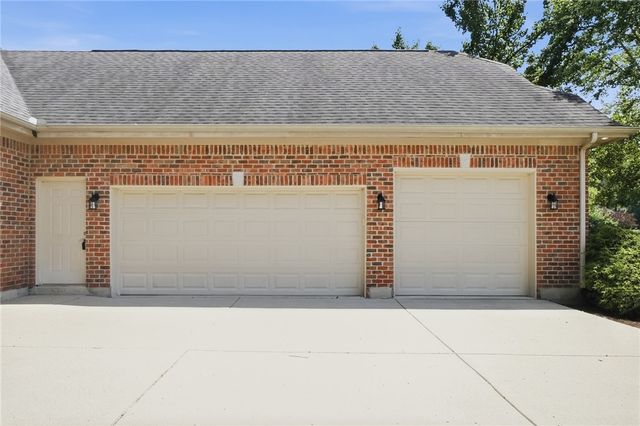 1529 Clear Brook Drive, Sugarcreek Twp, OH 45440