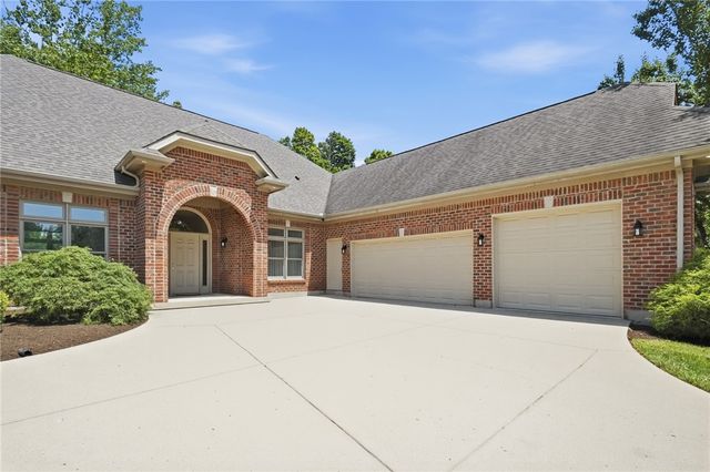 1529 Clear Brook Drive, Sugarcreek Twp, OH 45440
