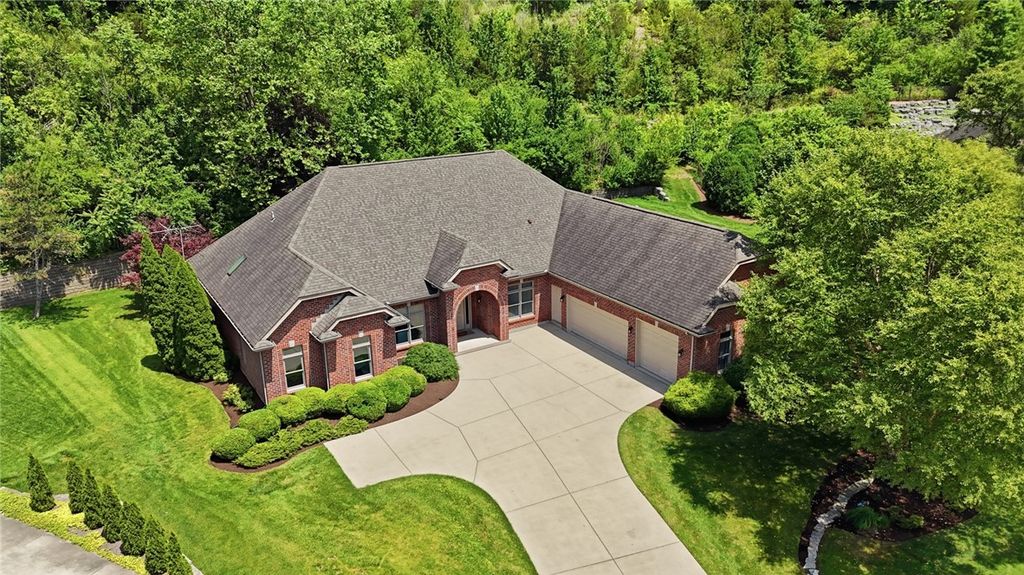 1529 Clear Brook Drive, Sugarcreek Twp, OH 45440