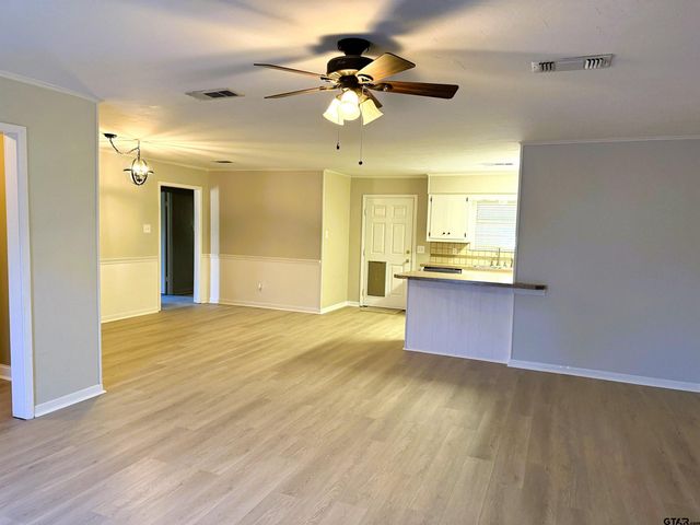 305 Wanda Dr., Winnsboro, TX 75494