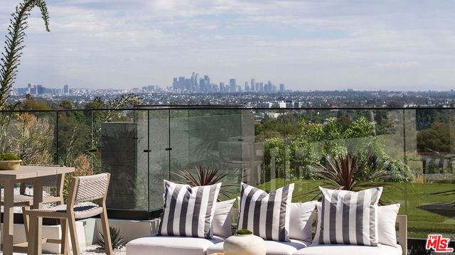 2950 Club Drive, Los Angeles, CA 90064