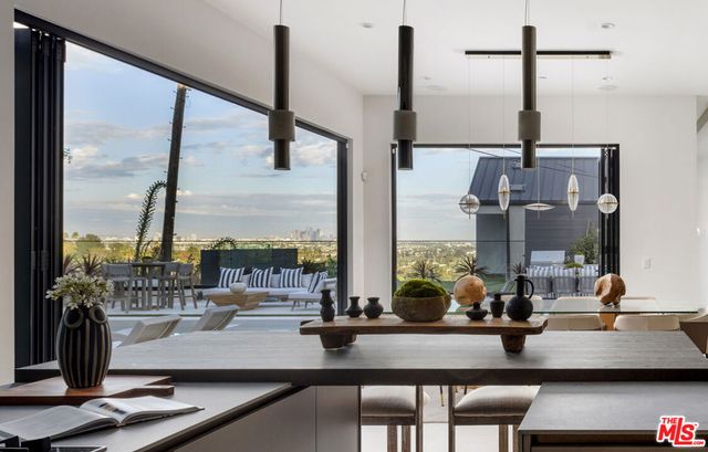 2950 Club Drive, Los Angeles, CA 90064