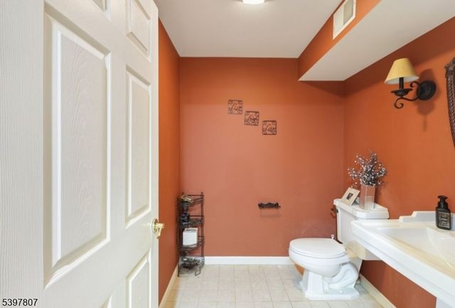 6 Sherry Ct, Wayne Twp., NJ 07470