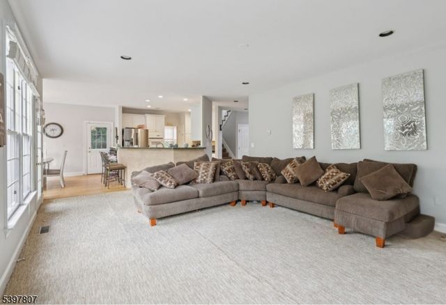 6 Sherry Ct, Wayne Twp., NJ 07470