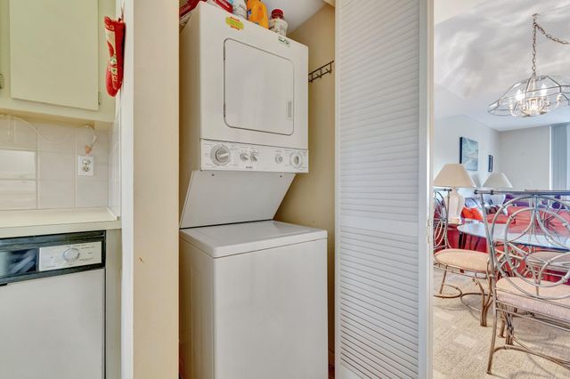 6850 10th Avenue N 408, Lake Worth, FL 33467