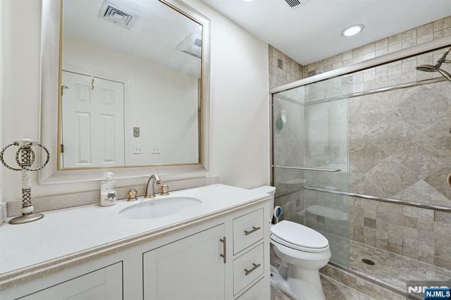 425 Saddle Back Trail, Franklin Lakes, NJ 07417