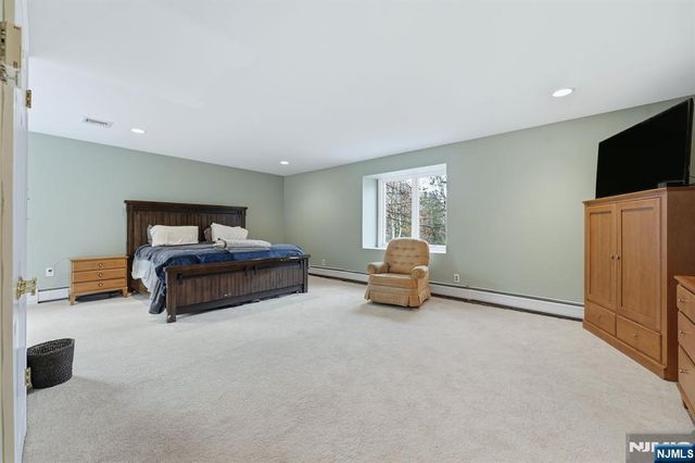 425 Saddle Back Trail, Franklin Lakes, NJ 07417