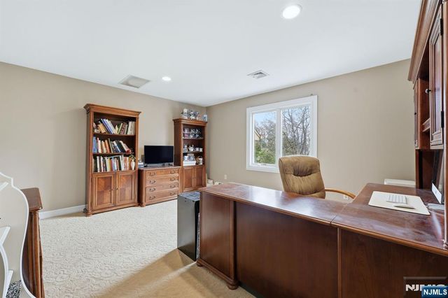 425 Saddle Back Trail, Franklin Lakes, NJ 07417