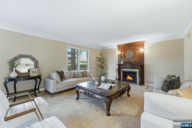 425 Saddle Back Trail, Franklin Lakes, NJ 07417