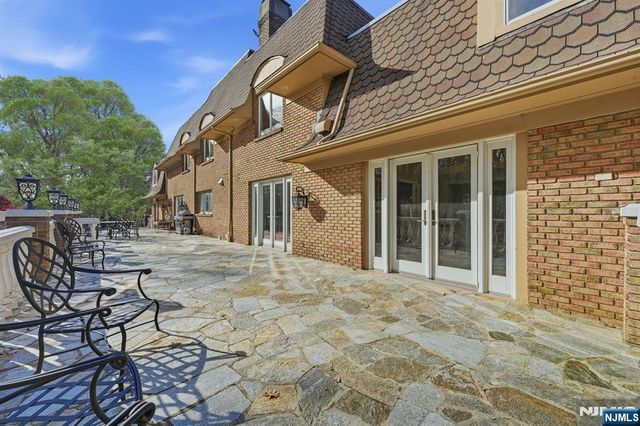 425 Saddle Back Trail, Franklin Lakes, NJ 07417