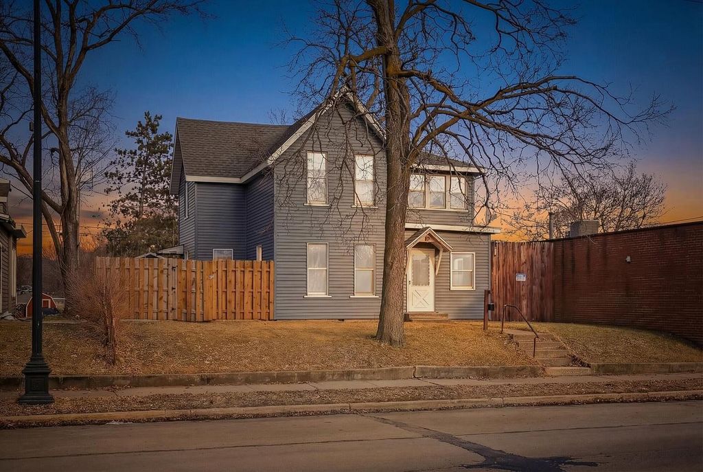 220-222 Copeland AVENUE, La Crosse, WI 54603