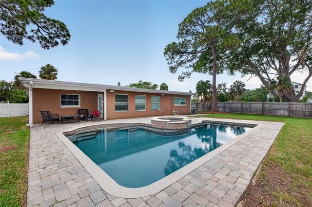 4627 VENETIAN BOULEVARD NE, St Petersburg, FL 33704