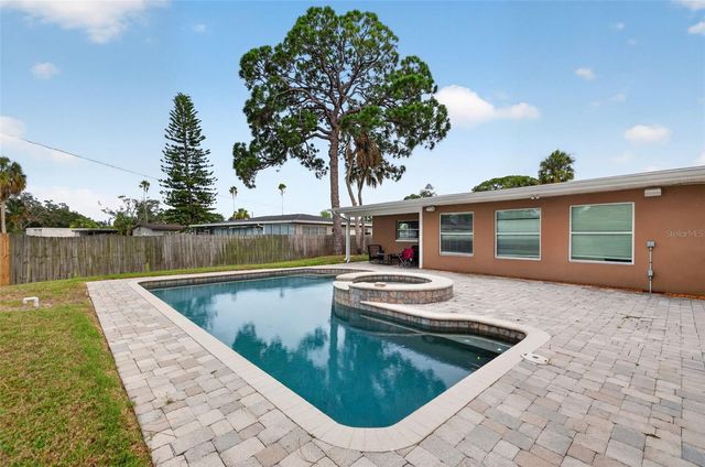 4627 VENETIAN BOULEVARD NE, St Petersburg, FL 33704