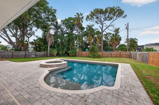 4627 VENETIAN BOULEVARD NE, St Petersburg, FL 33704