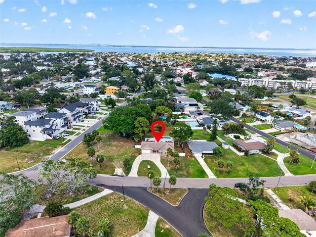 4627 VENETIAN BOULEVARD NE, St Petersburg, FL 33704