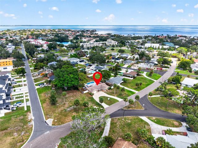 4627 VENETIAN BOULEVARD NE, St Petersburg, FL 33704