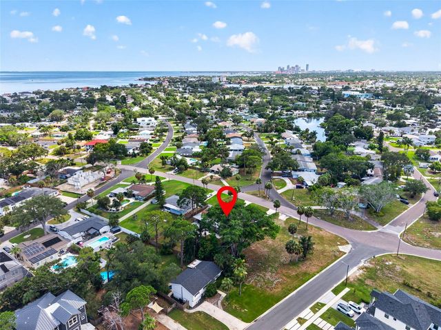 4627 VENETIAN BOULEVARD NE, St Petersburg, FL 33704