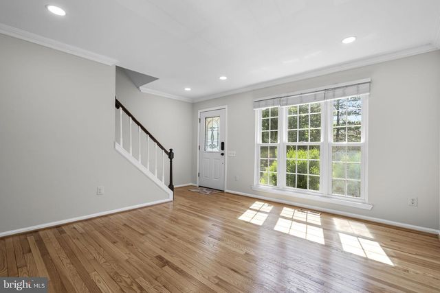 6557 CYPRESS POINT RD, Alexandria, VA 22312