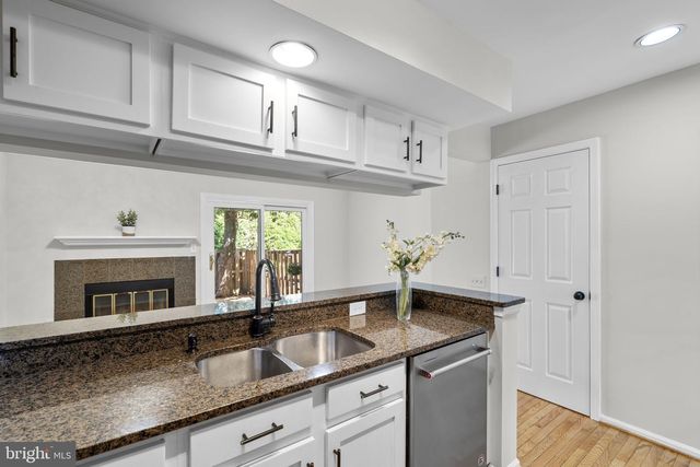 6557 CYPRESS POINT RD, Alexandria, VA 22312