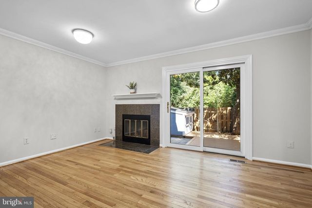 6557 CYPRESS POINT RD, Alexandria, VA 22312