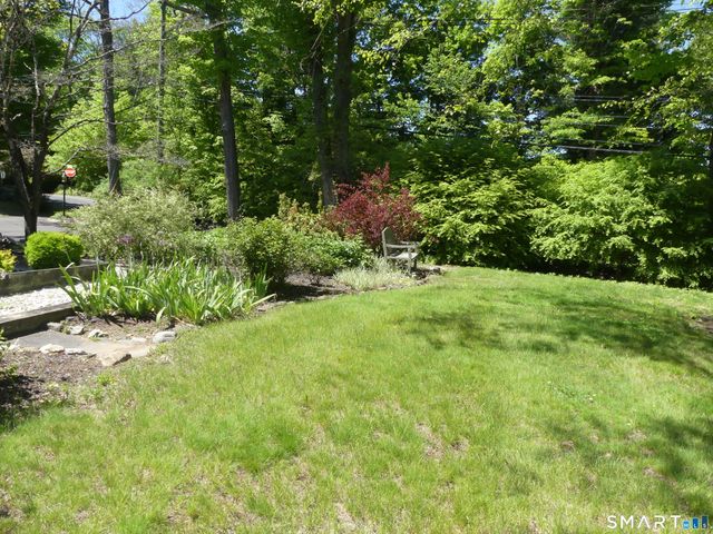 30 Boulevard, Newtown, CT 06470