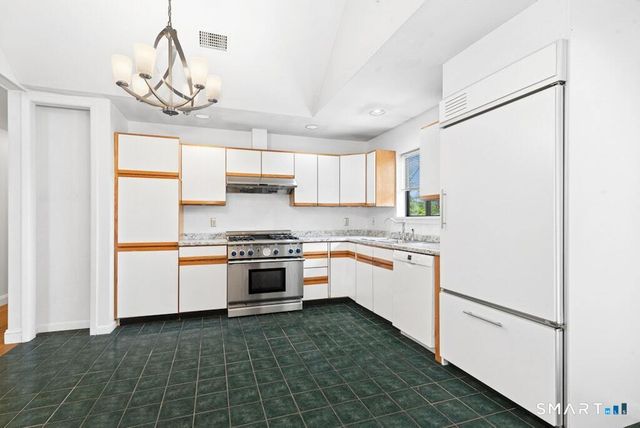 30 Boulevard, Newtown, CT 06470
