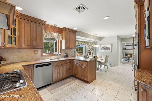 6 Grant Road, Manalapan, NJ 07726