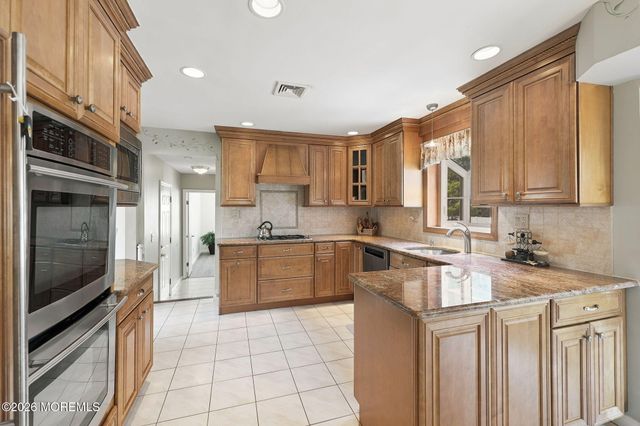 6 Grant Road, Manalapan, NJ 07726