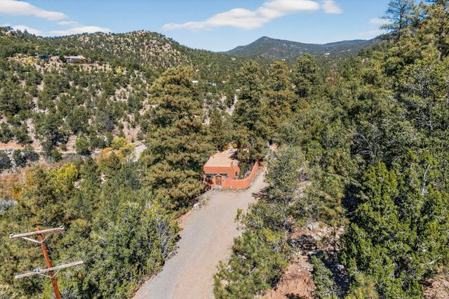 80 La Barbaria, Santa Fe, NM 87505