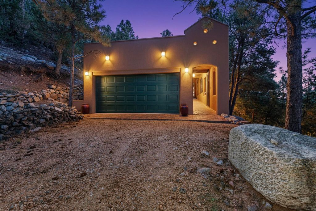 80 La Barbaria, Santa Fe, NM 87505