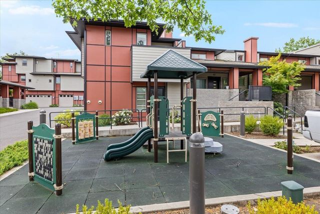 65 S Mountain Avenue, Ashland, OR 97520