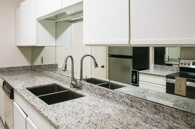 3098 Holly Hall Street 3098, Houston, TX 77054