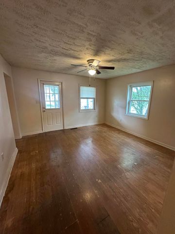 220 E Washington Street, Winchester, KY 40391