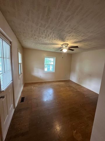220 E Washington Street, Winchester, KY 40391