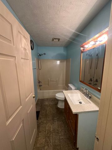 220 E Washington Street, Winchester, KY 40391