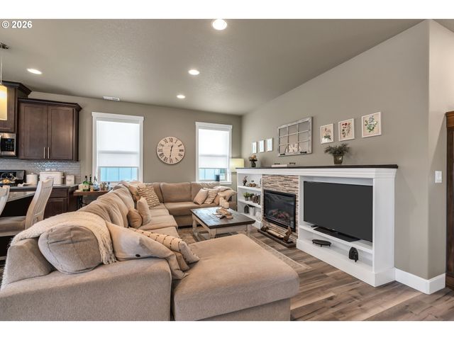 459 Ne 81ST Ave, Hillsboro, OR 97006