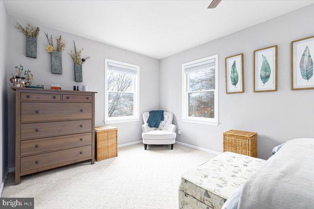 2049 S GLEBE RD, Arlington, VA 22204