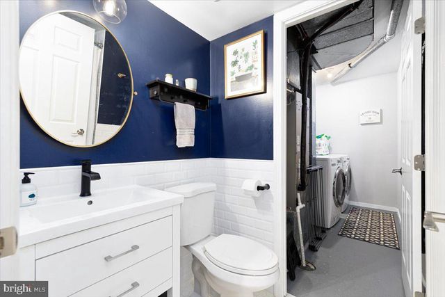 2049 S GLEBE RD, Arlington, VA 22204