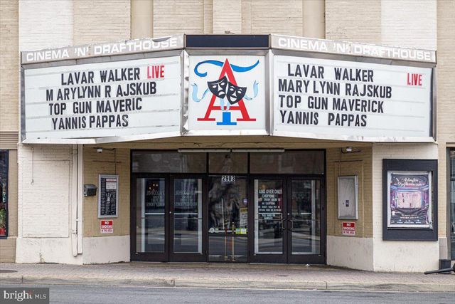 2049 S GLEBE RD, Arlington, VA 22204