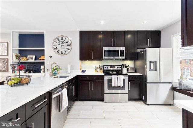 2049 S GLEBE RD, Arlington, VA 22204